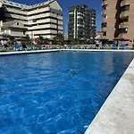 Atico Con Piscina Privada Y Vistas Al Mar Fuengirola